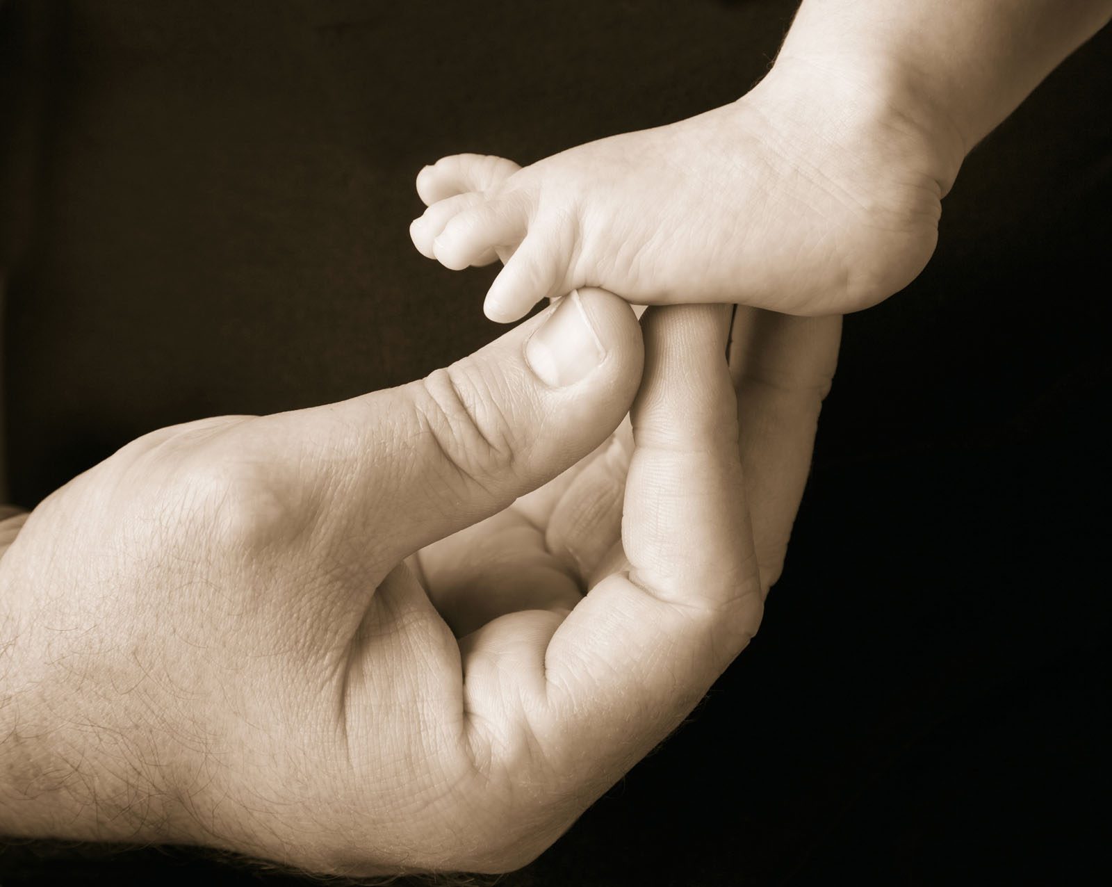 Portrait of Father Touching Newborn Baby’s foot, KDI Photography Studio in Flagstaff